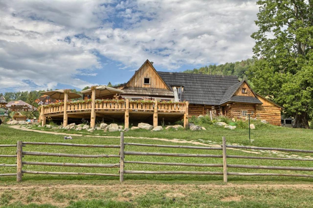 Penzion Zbojnicky Halas Tisovec ภายนอก รูปภาพ